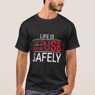 Usbをオタク系の安全に取り外すItコンピュータおたく Tシャツ