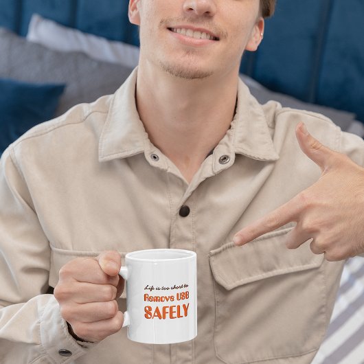 USBを安全に取り外すには寿命が短おもしろいすぎる ツートーンマグカップ