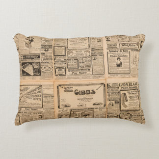 Used paper background. Old newspaper page with vin アクセントクッション