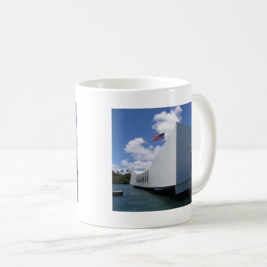 USSアリゾナの記念物 コーヒーマグカップ (正面右)