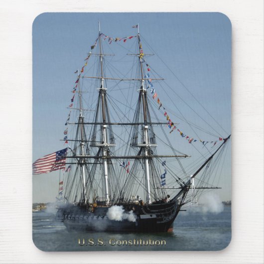 USS憲法の発砲の大砲 マウスパッド (正面)