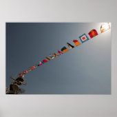 USS硫黄島のデッキには旗が立っている ポスター (正面)