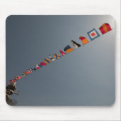 USS硫黄島のデッキには旗が立っている マウスパッド (正面)