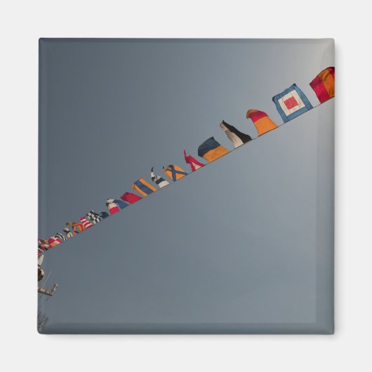 USS硫黄島のデッキには旗が立っている マグネット (正面)