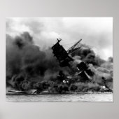USS Arizona Burning In Pearl Harbor ポスター (正面)
