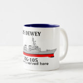 USS Dewey, DDG-105,カスタマイズ可能な日付 ツートーンマグカップ (正面右)