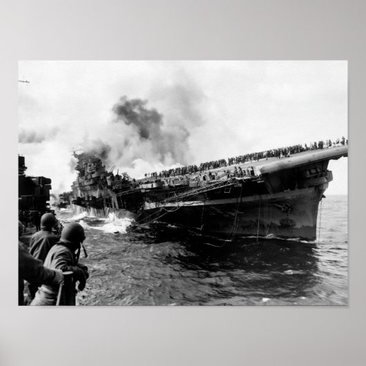 USS Franklin After Attack - 1945 ポスター (正面)
