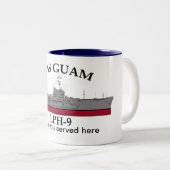 USS Guam, LPH-9,カスタマイズ可能な日付を提供 ツートーンマグカップ (正面右)