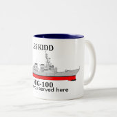 USS Kidd, DDG-100，カスタマイズ可能な日付 ツートーンマグカップ (正面右)