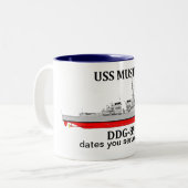 USS Mustin, DDG-89，カスタマイズ可能な日付を提供 ツートーンマグカップ (正面左)