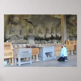 Usuki Stone Buddhas with visitor ポスター