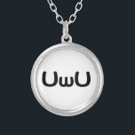 UwUの幸せな日本製アニメの顔の顔文字 シルバープレートネックレス<br><div class="desc">UwU UwU UwU UwU UwU

地球の速歩馬は特有のイメージを世界中から専門にします。 ユニークな挨拶状、郵便はがき、ポスター、マウスパッドおよび多くを見つけます。</div>