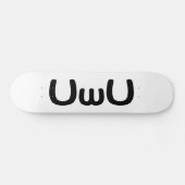 UwUの幸せな日本製アニメの顔の顔文字 スケートボード (横)