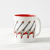 Vのギターの陶磁器のコーヒー・マグを飛ばしているギター奏者 ツートーンマグカップ (正面右)