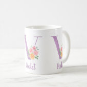 Vのモノグラム 紫の花の水彩画 オーダーメイド コーヒーマグカップ (正面右)