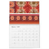 Vを特徴とすパターン（の模様が）あるるオレンジ色と茶色の生地 カレンダー (2月 2027)