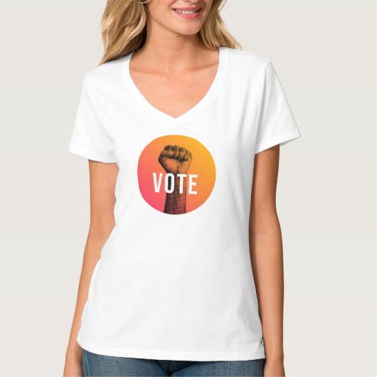 Vネック 半袖 女性用Tシャツ 強さの投票 Tシャツ (正面)
