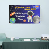 Vフォーヴィクトリー Vフォーエンターテイメント 宇宙飛行士の少年 誕生日 横断幕 (トレードショー)