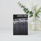 Vヘッダー – タイプライター 名刺 (スタンド正面)