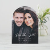 V写真モダン日付エレガントの保存 – 暗い円弧 招待状 (スタンド正面)