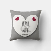 V03銀を結婚しているハートを持つ新郎新婦 クッション (裏面)