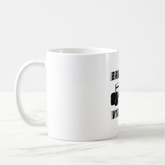 V12パワーレースカーシルエットを復活させる コーヒーマグカップ (左)