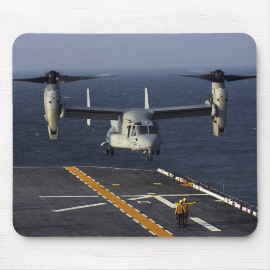 V-22オスプレイ機が着陸の準備をする マウスパッド (正面)
