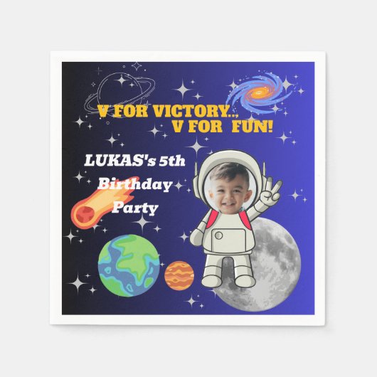  V For Victory V For Fun 宇宙飛行士の男の子の誕生日  スタンダードカクテルナプキン (正面)