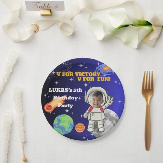 V For Victory V For Fun 宇宙飛行士の男の子の誕生日 ペーパープレート (ウェディング)