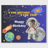 V For Victory V For Fun 宇宙飛行士の男の子の誕生日 ラッピングペーパー (フラット)