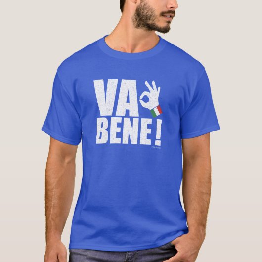 Va Bene AllはおもしろいOKイタリアンサインである Tシャツ (正面)