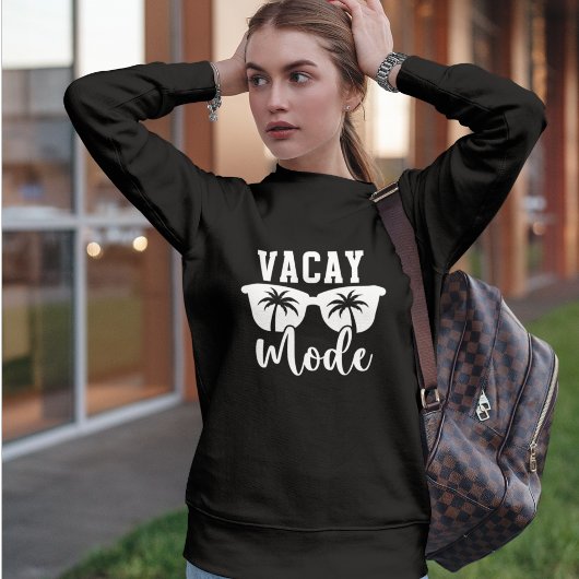Vacay Mode SunGlasses with Modern Tipography スウェットシャツ