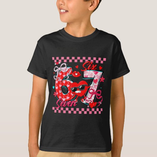 Valentine 67 Six Seven Meme Dabbing Hearts Matchin Tシャツ (正面)