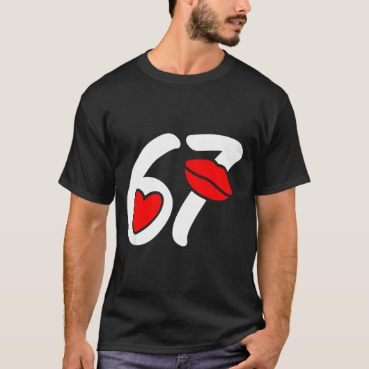 Valentine’s Day 67 Meme Lips And Heart Funny Six S Tシャツ (正面)