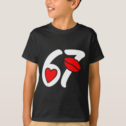 Valentine’s Day 67 Meme Lips And Heart Funny Six S Tシャツ (正面)