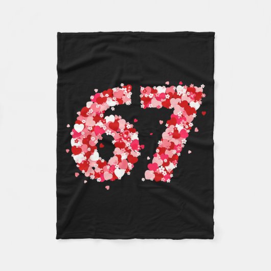 Valentine’s Day 67 Meme With Hearts Funny Six Seve フリースブランケット (正面)