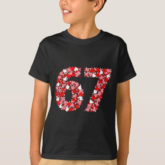 Valentine’s Day 67 Meme With Hearts Funny Six Seve Tシャツ (正面)
