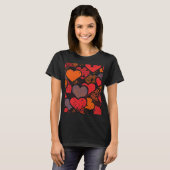 Valentine’s Day Heart Pattern – Retro Pop Art Tシャツ (正面フル)