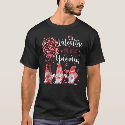 Valentine With My Gnomies Hearts Gnomes Couples Tシャツ (正面)