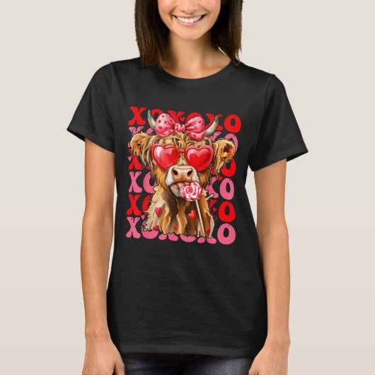 Valentine Xoxo Highland Cow Cute Coquette Bow West Tシャツ (正面)