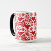 Valentines赤と白ハートパターン モーフィングマグカップ (正面左)