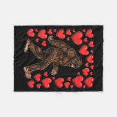 Valentines Day Bigfoot Red Hearts Funny Sasquatch  フリースブランケット (正面(横))