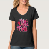 Valentines Day He Loved Us First Bible 1 John 419  Tシャツ (正面)