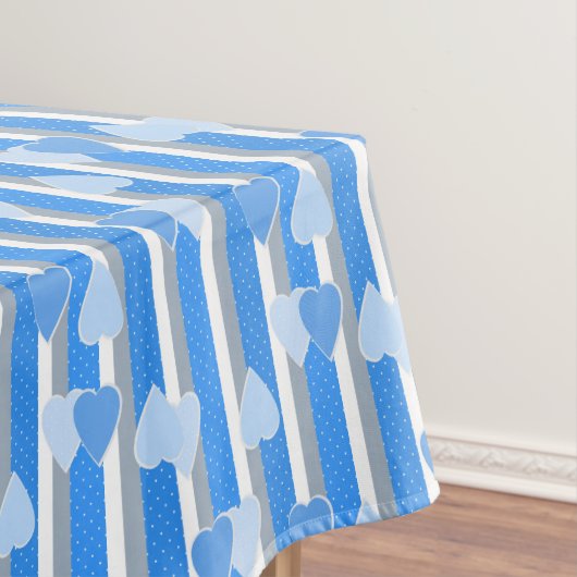 Valentine's Day hearts on striped background  テーブルクロス (インサイチュ)