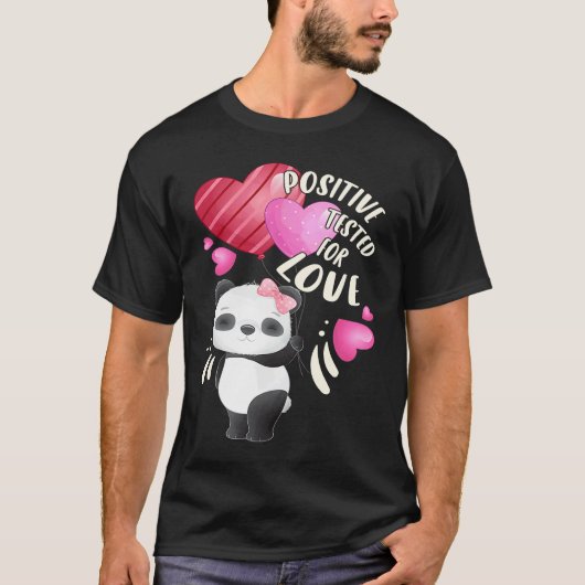 Valentine's day panda bear with hearts tシャツ (正面)