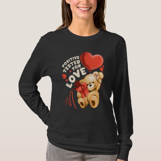 Valentine's day teddy bear with heart balloon tシャツ (正面)