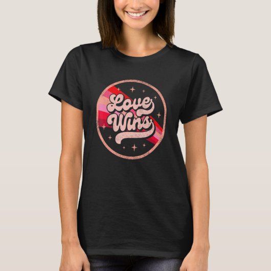 Valentines Love Wins Pink Rainbow Lesbian Gay LGBT Tシャツ (正面)