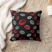 Valentines Red Silver Glitter Lips on Black  クッション (ブランケット)