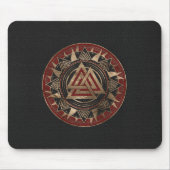 Valknutの記号の黒くおよび赤い革および金ゴールド マウスパッド (正面)