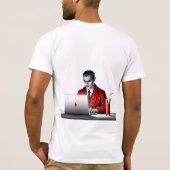 Vampire Working from Home - Funny Tech Horror Tシャツ (裏面)